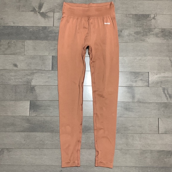 Bo & Tee Surge Curved Waist Seamless Scrunch Leggings - Rust - Small - Picture 7 of 10